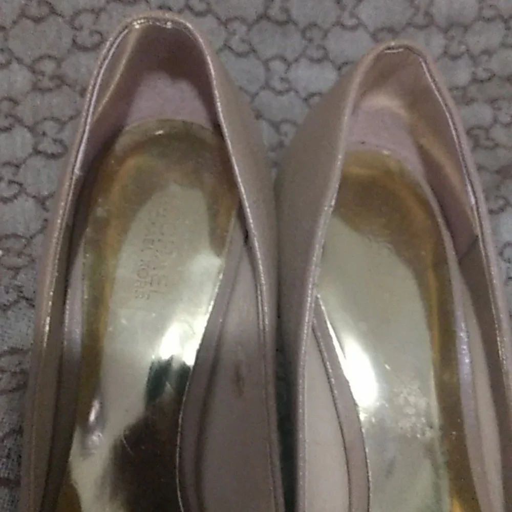 Shoe - Picture 3 of 6